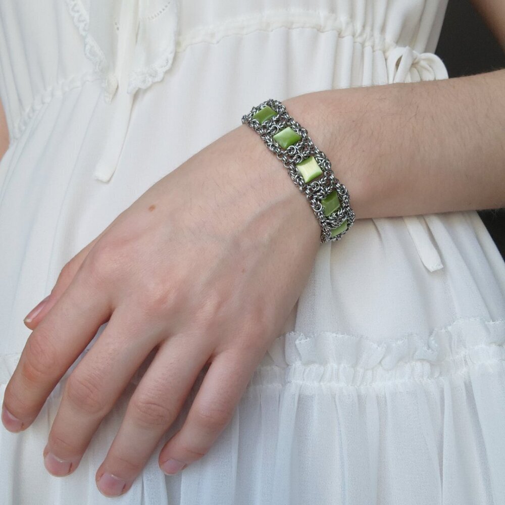 Vintage timeless green and silver chainmail square bracelet - Picture 9 of 12